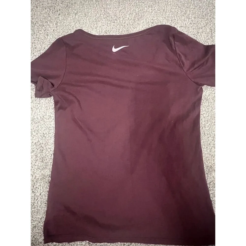 Nike women’s scoop tee small